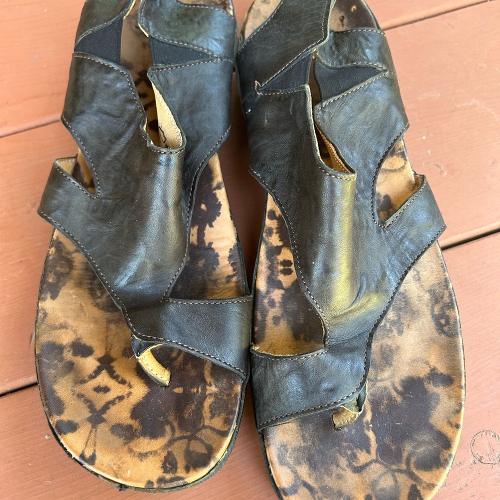 Think sandals leather unique style and support. Sz 9